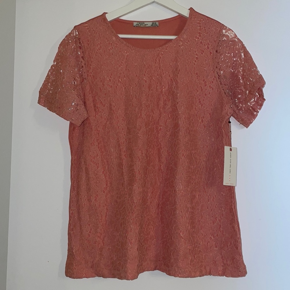 NWT. peach lace detailed tshirt.
